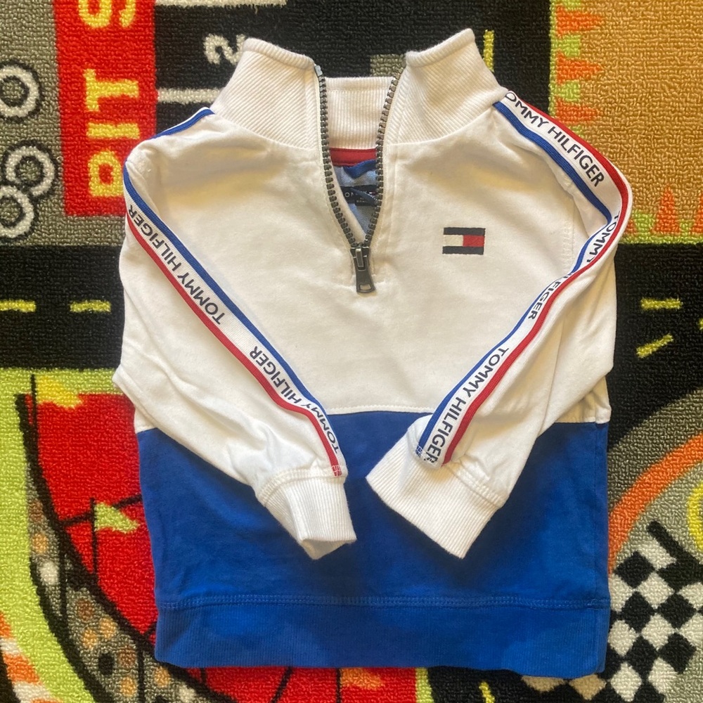 Tommy Hilfiger Kids Pullover Longsleeve // 18mo
